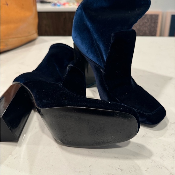 Gorgeous cobalt blue boots - Picture 3 of 7